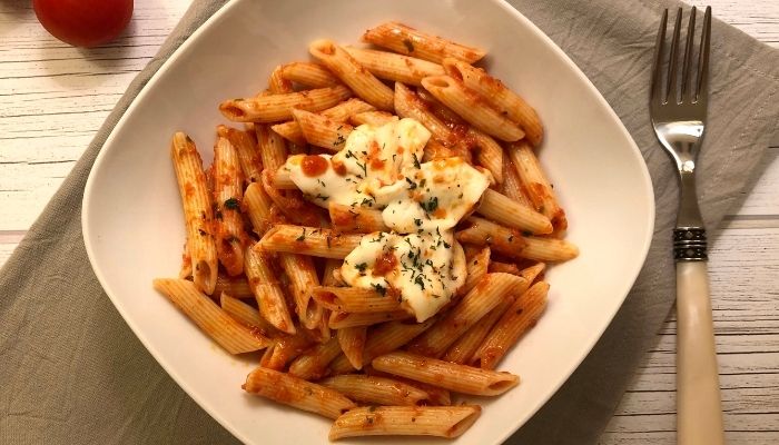 Macarrão com Molho Caprese