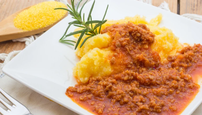 Polenta com carne moída