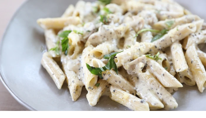 Macarrão penne ao molho branco