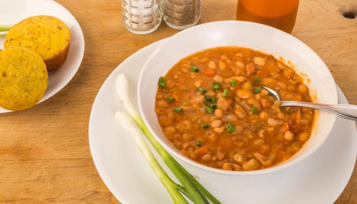 Sopa de feijão com macarrão